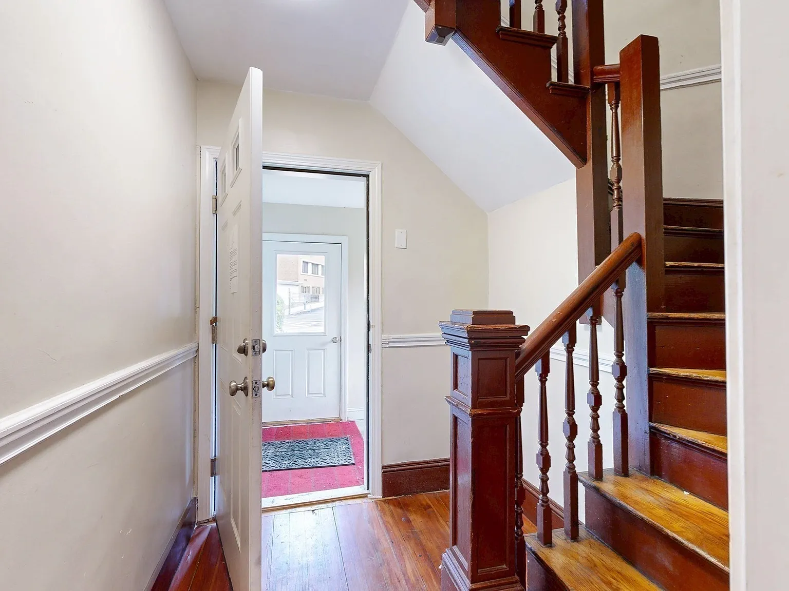 3 bed, 1.0 bath, 1100 sqft, $3,450 — Photo 4