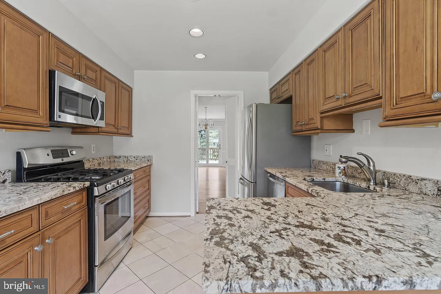 4 bed, 2.5 bath, 2315 sqft, $5,000 — Photo 4