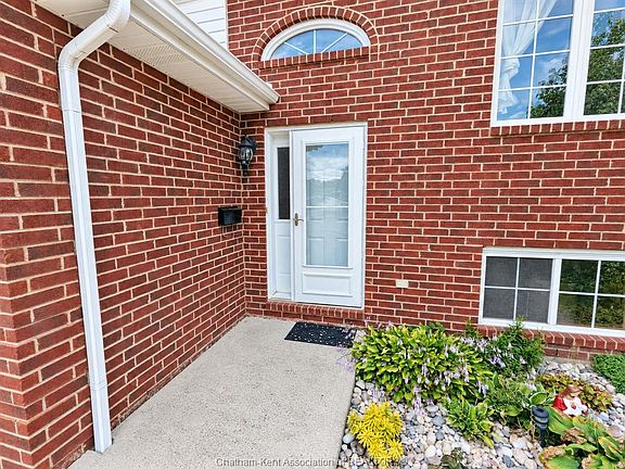 4th image of 74 Fieldstone Pl