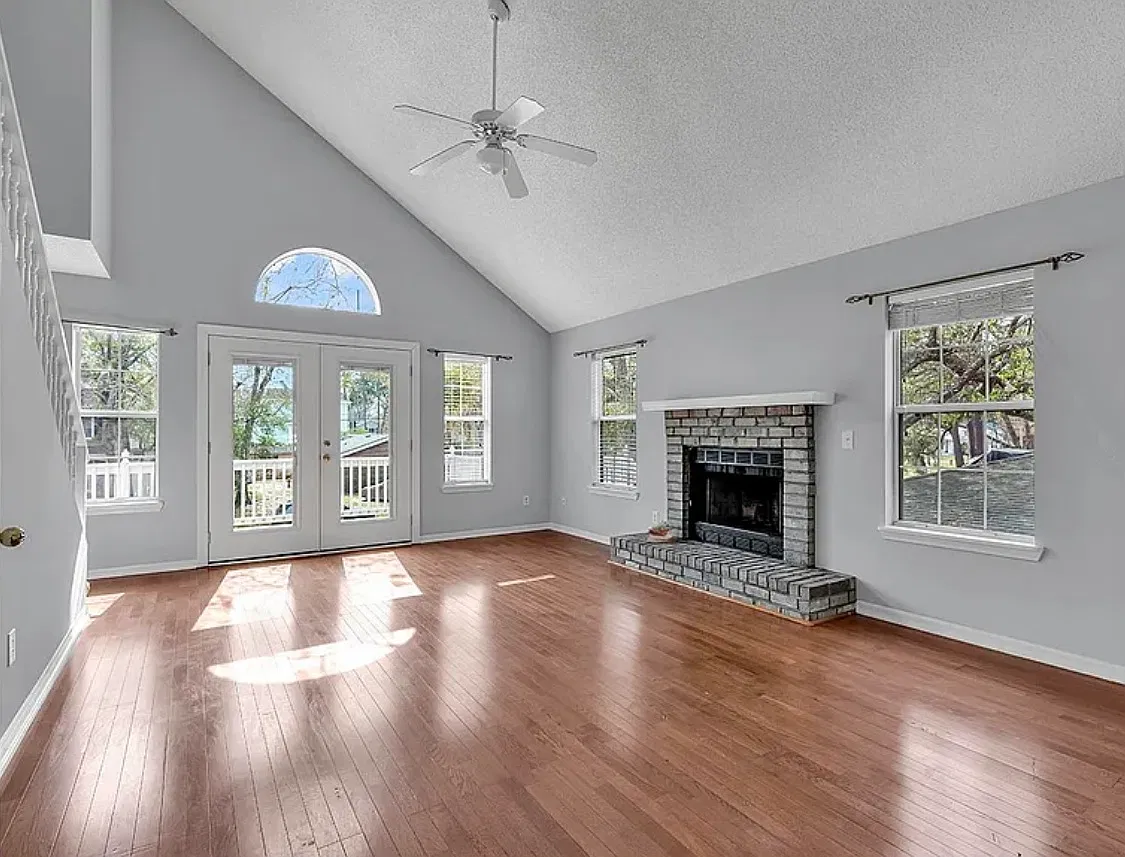 4 bed, 3.5 bath, 2000 sqft, $2,600 — Photo 4