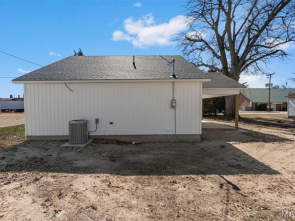 5th image of 306 E 3rd St