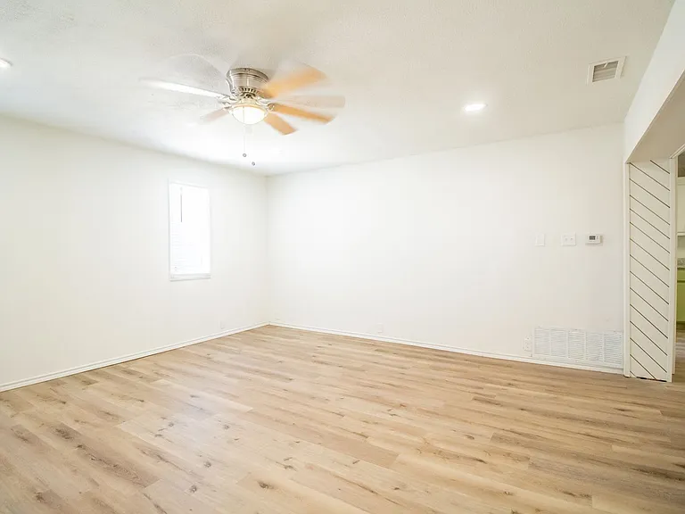 950 W Lynn St — Photo 8