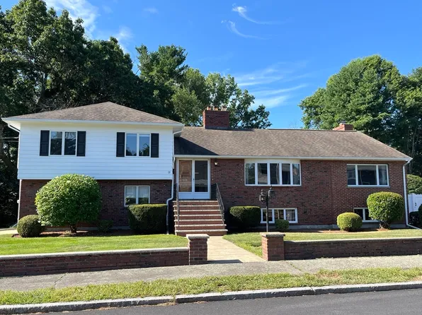 19 Longbow Rd, Stoneham, MA 02180