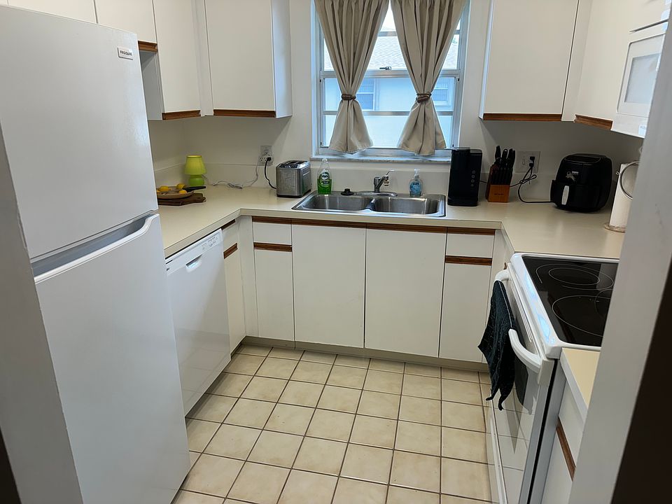 1st image of 17 Lake Vista Trl APT 206