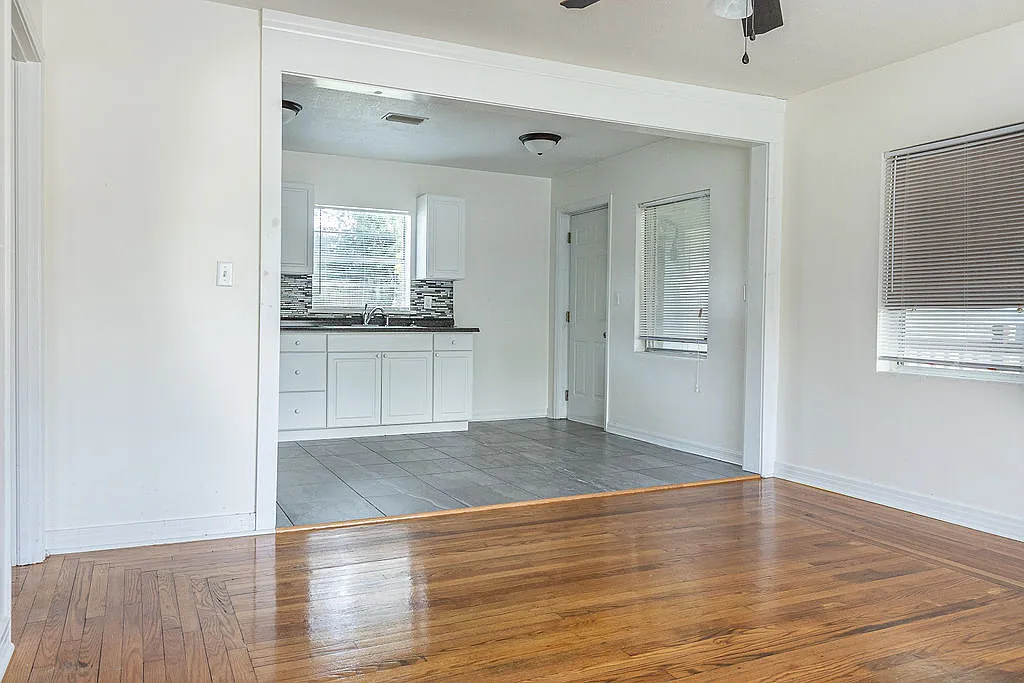 630 E Indiana Ave - P130! - 1 — Photo 4