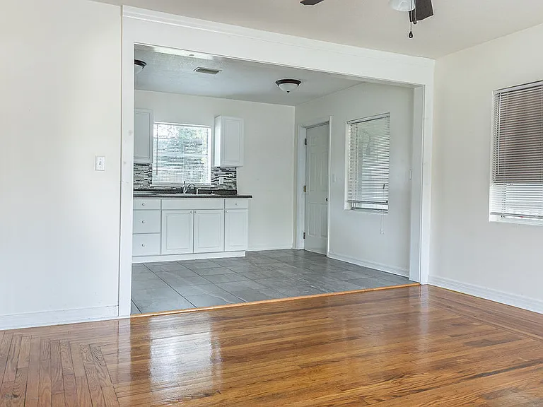 630 E Indiana Ave — Photo 4