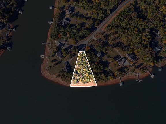 4th image of 68 Runaway Bay Rd