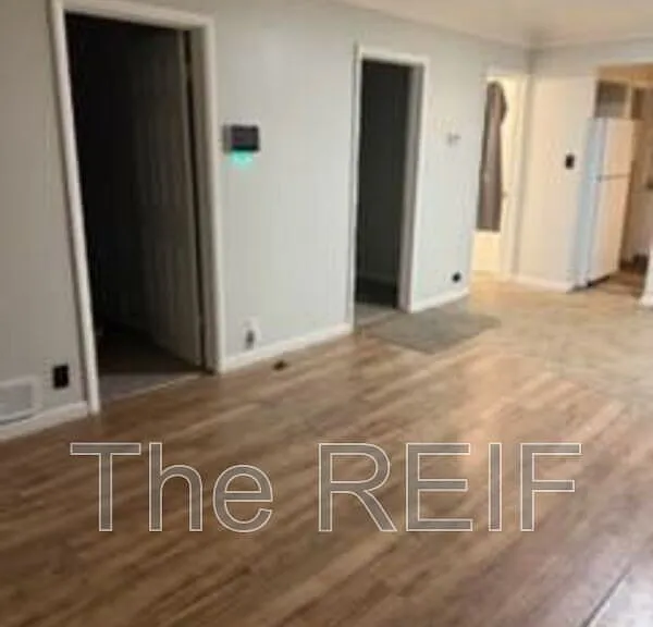 1553 Illinois Ave — Photo 5