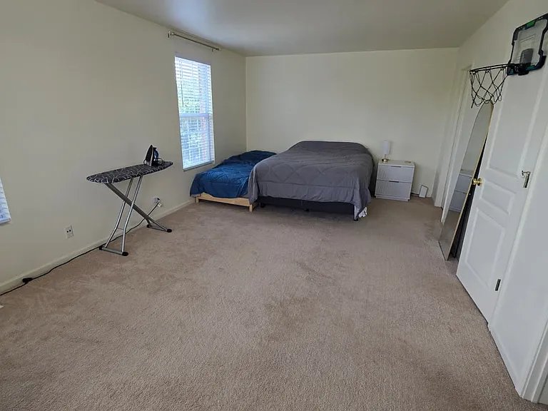 484 Belvedere Ln — Photo 12