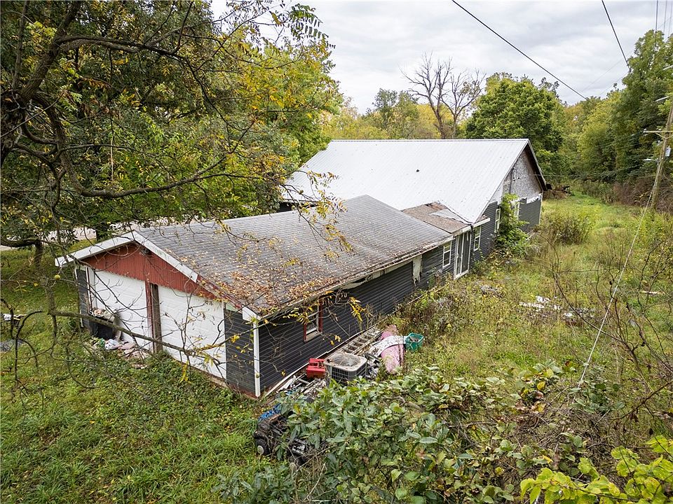 10th image of 32516 N 1700 East Rd