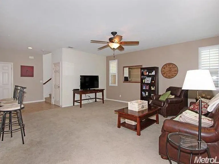 2264 Ellesmere Loop — Photo 4