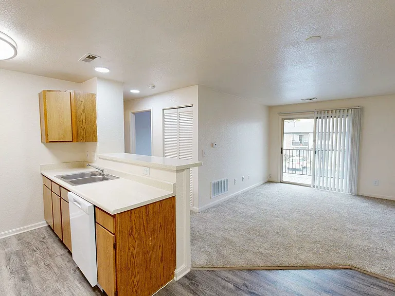 Lyons Gate Apartments — Photo 30