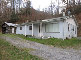 2137 Thomas Valley Rd, Whittier, NC 28789