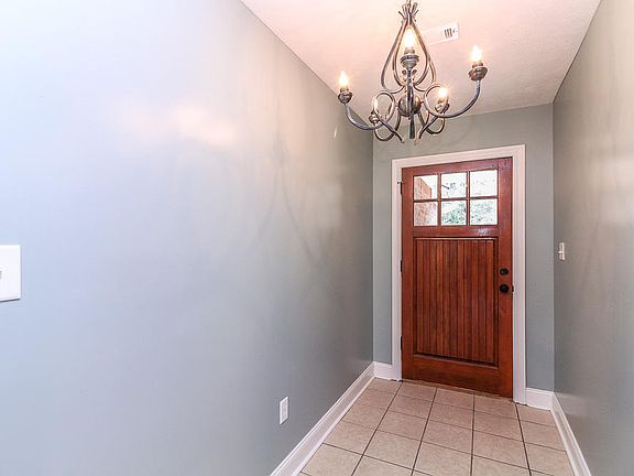 2nd image of 386 Edinburgh Dr