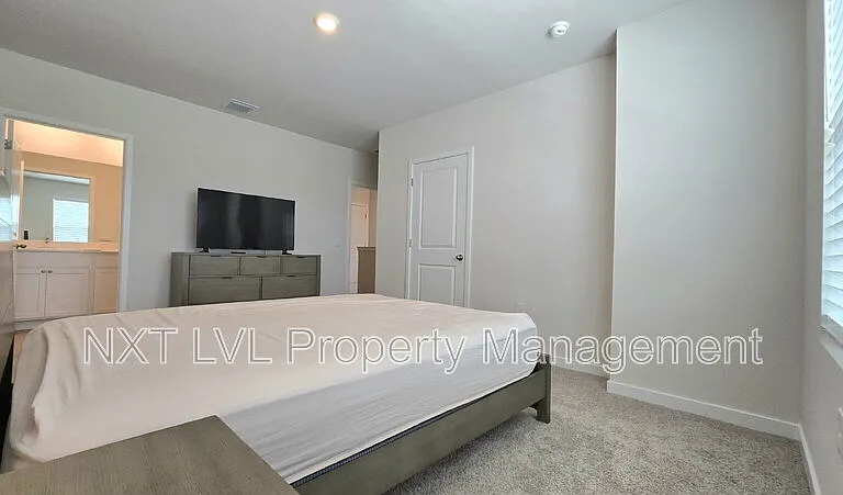 8369 Everly Preserve Dr — Photo 16