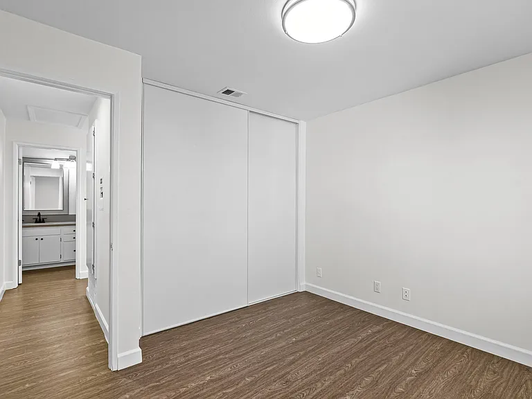 Summer House Apartments — Photo 30