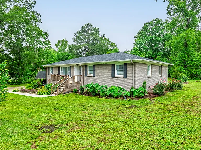 1825 Rozwood Dr — Photo 3