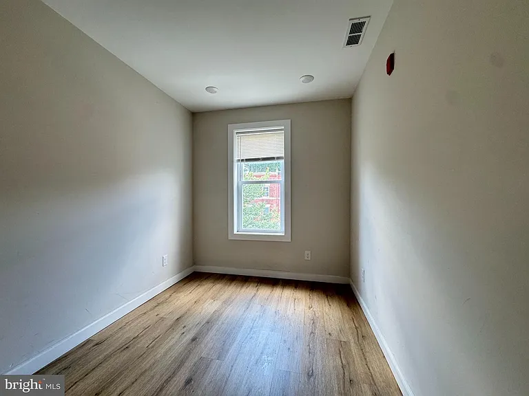 255 S 44th St #4 — Photo 5