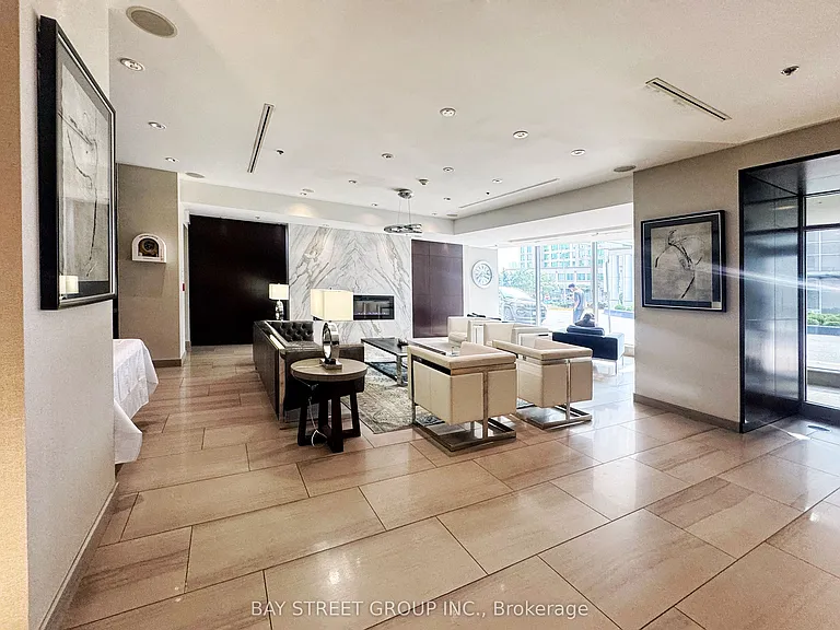 38 Lee Centre Dr #2712 — Photo 11