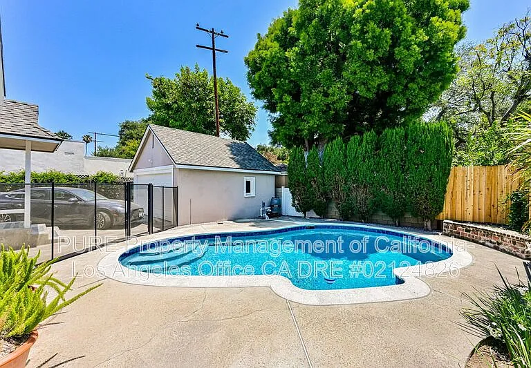 548 Plymouth Rd — Photo 12