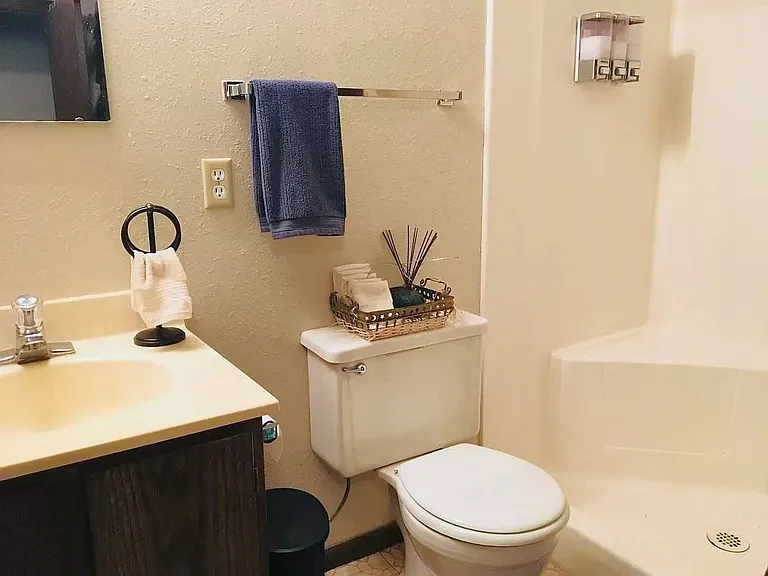 1074 Regency Dr — Photo 4