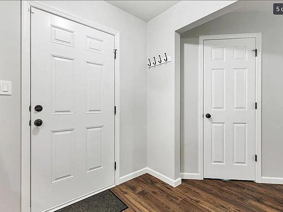 3rd image of 423 Cozy Pines Dr