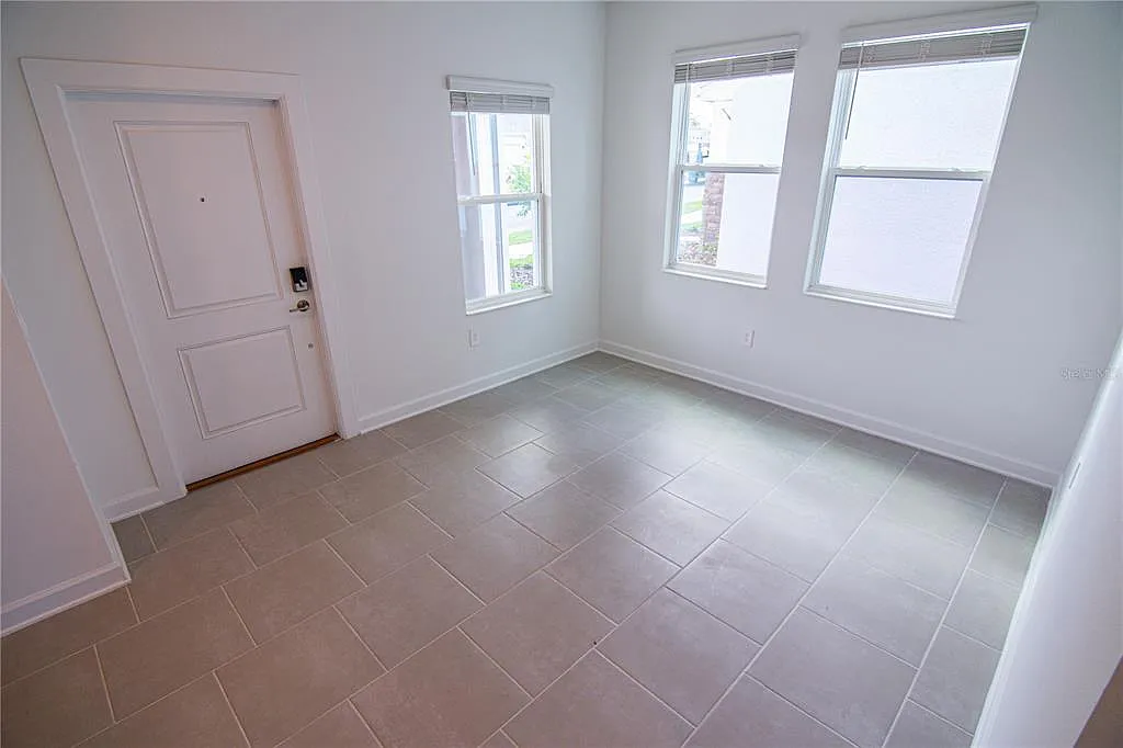 5 bed, 3.0 bath, 2654 sqft, $3,150 — Photo 3