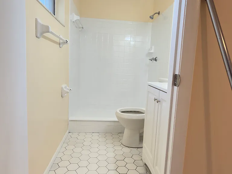 506 Holt Cir — Photo 5