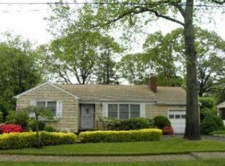 640 Dacosta Ave, Oceanside, NY 11572