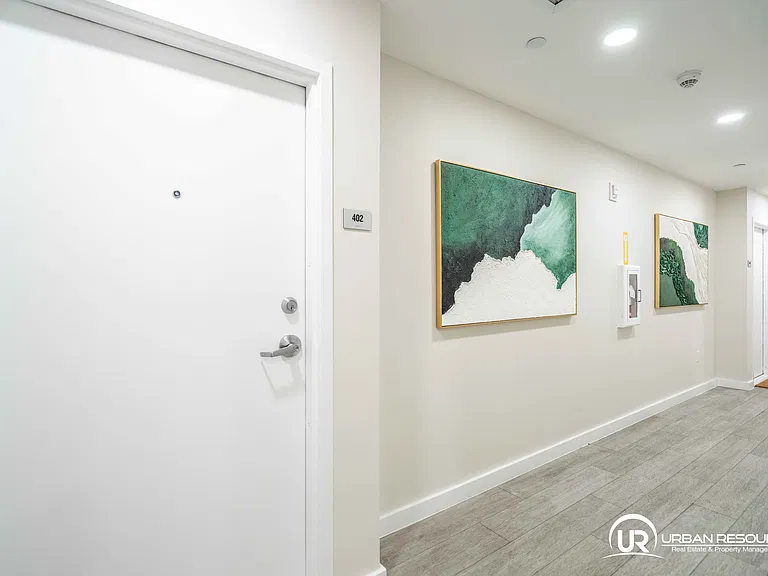 8425 Crespi Blvd — Photo 12