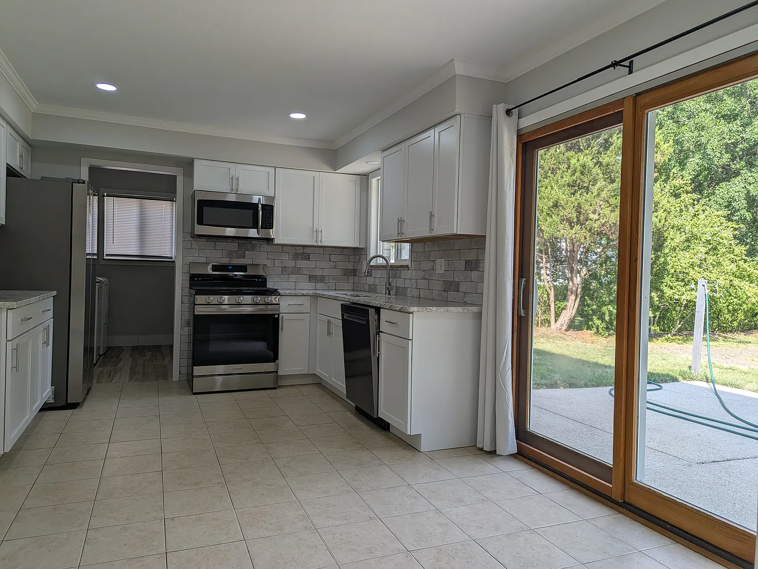Poinciana Dr, Sterling Heights — Photo 4