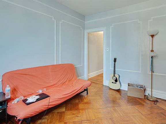 4th image of 76 Romaine Ave #201