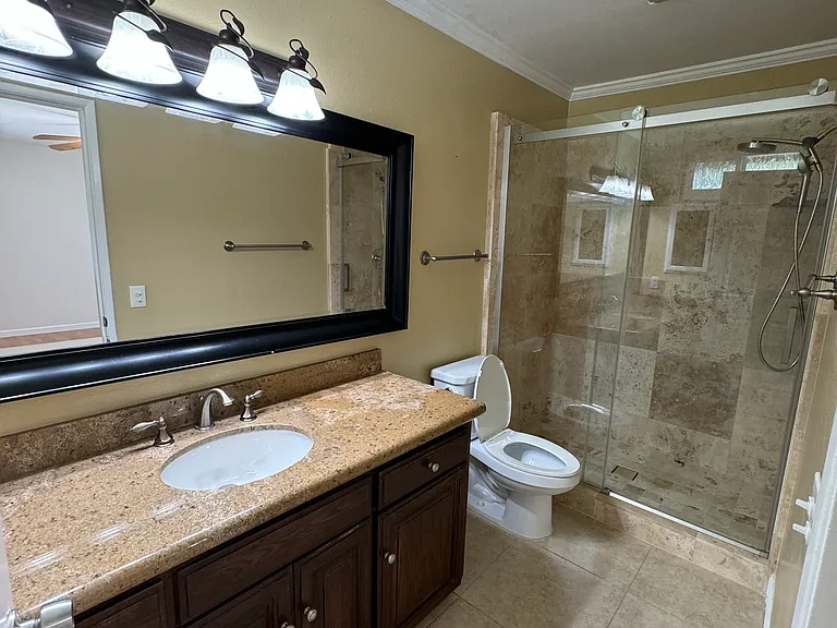 1725 Hillcrest Ln — Photo 11