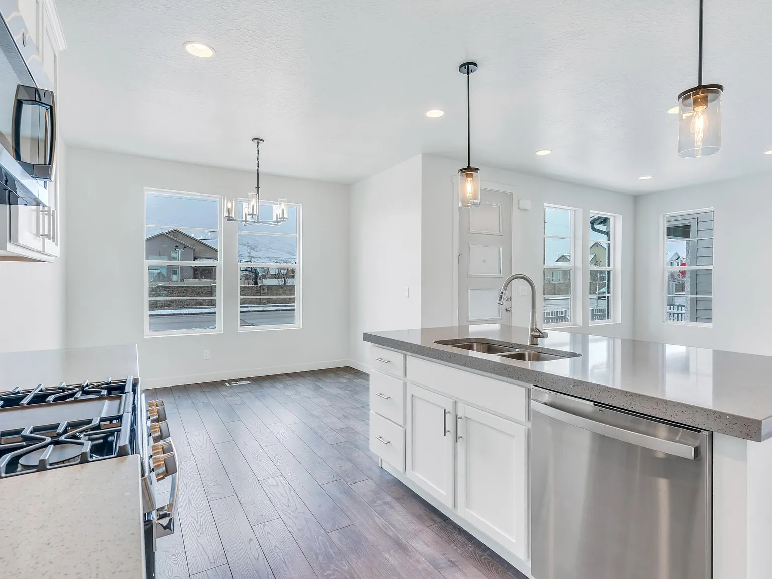 4 bed, 3.5 bath, 2694 sqft, $2,900 — Photo 3
