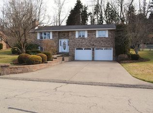 60 Windcrest Dr, Cecil, PA 15321