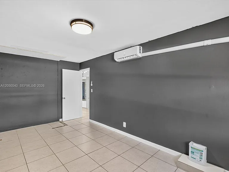 2513 NE 33rd Ave #1-2 — Photo 9