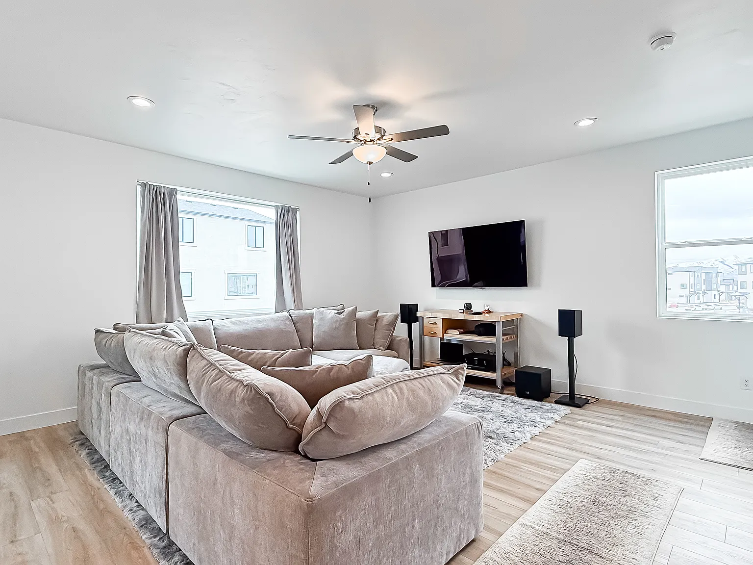 4 bed, 3.5 bath, 2250 sqft, $725 — Photo 3