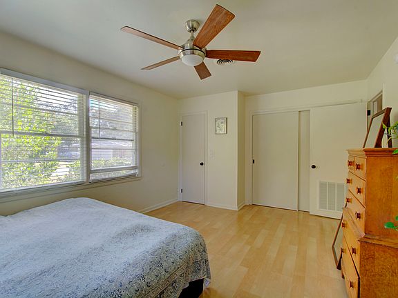 4th image of 102 Highland Ave