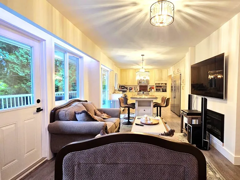 640 Stevens Dr #UPSTAIRS — Photo 7