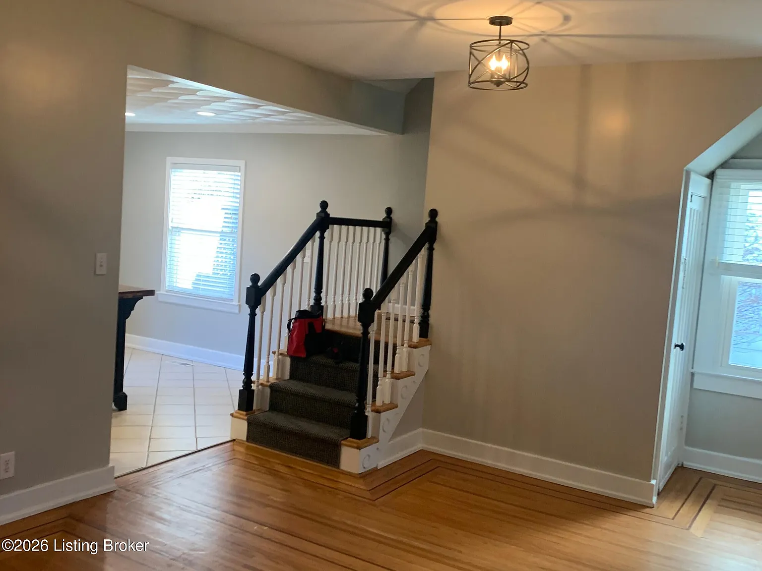 3 bed, 2.0 bath, 2747 sqft, $2,400 — Photo 4