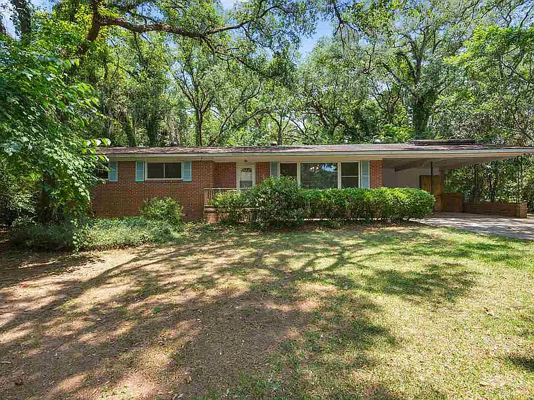 1506 Sunset Ln — Photo 1
