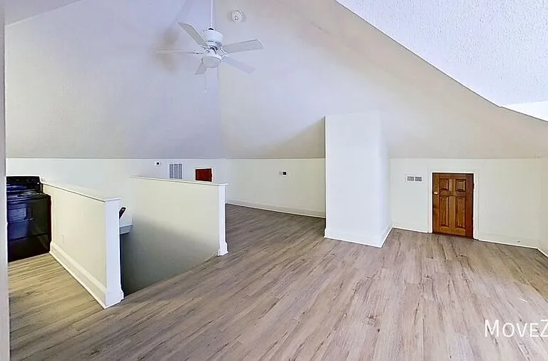209 E Peace St #C — Photo 25