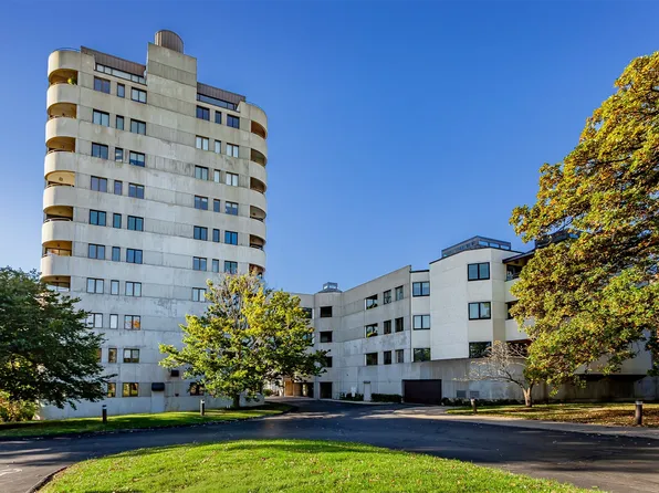 3930 Grand Ave APT 308, Des Moines, IA 50312