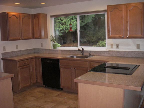 3rd image of 8241 Woodgrove Ct SE