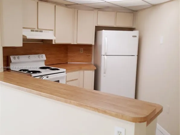 9423 Fontainebleau Blvd APT 106, Miami, FL 33172