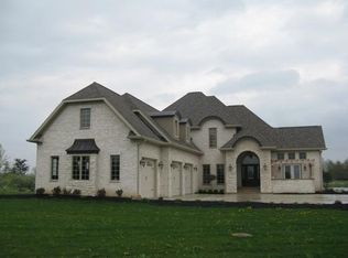 5604 Lakeshore Dr, Muncie, IN 47304