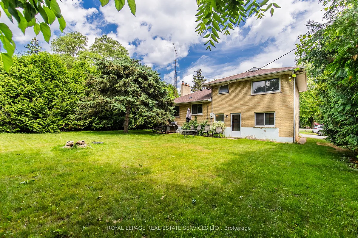 Building Photo - 227 Lakeshore Rd W #2