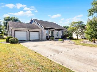 108 Cross Creek Dr, Bethalto, IL 62010