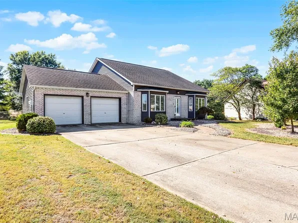 108 Cross Creek Dr, Bethalto, IL 62010