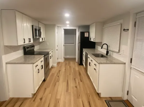 2 Laurel Pl #2, Amesbury, MA 01913